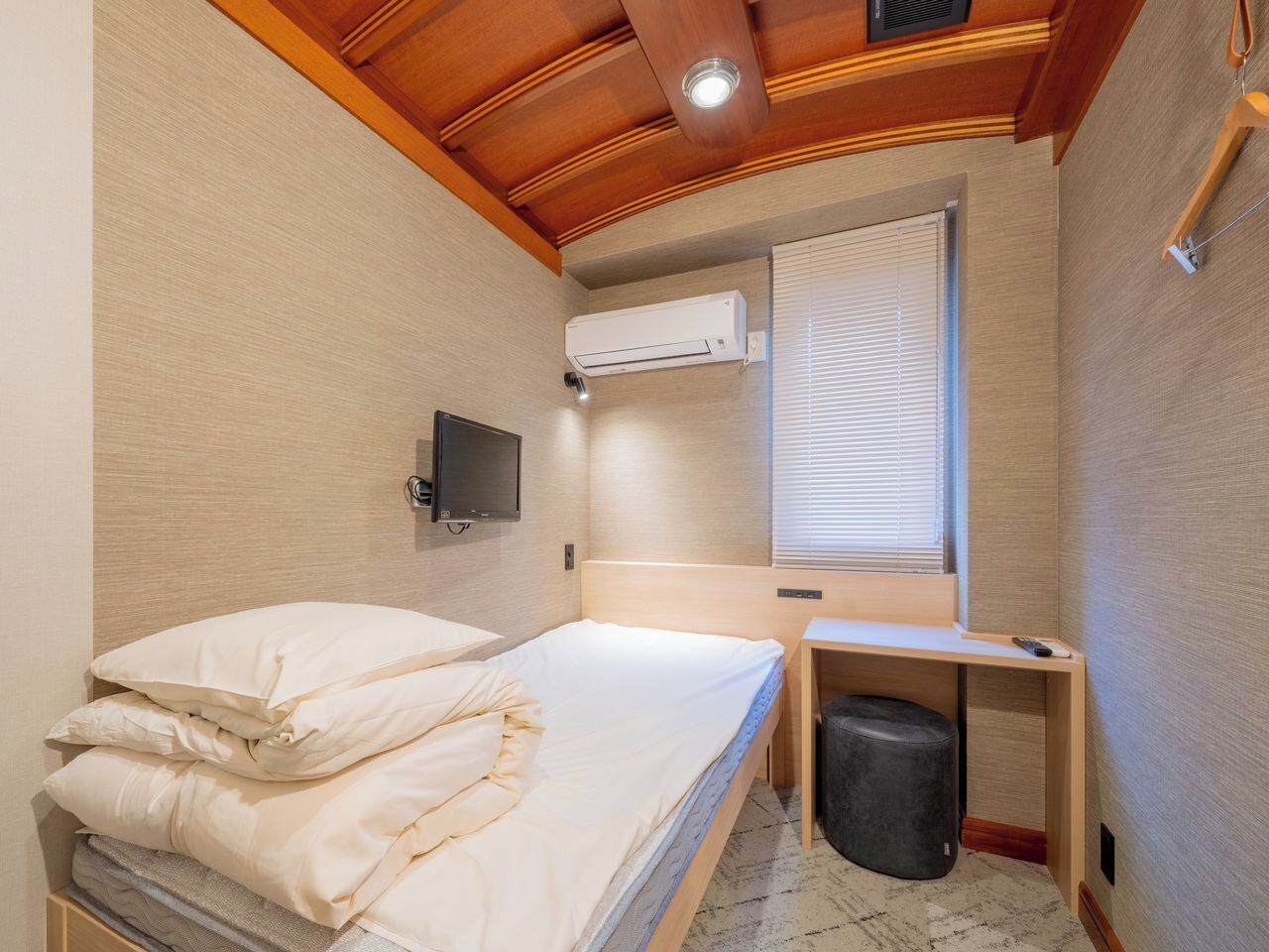 واي فاي مجانًا وملاءات أسرّة