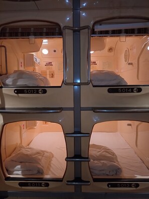 Standard Capsule Room, Men Only (With Spa Option, Tattoo may not be permitted. Pay at the hotel.) | 무료 WiFi, 침대 시트