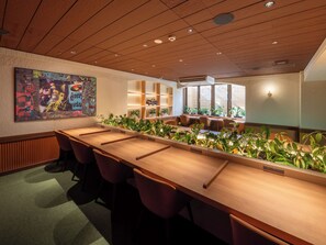 13 インチの薄型テレビ (デジタル放送視聴可)、テレビ