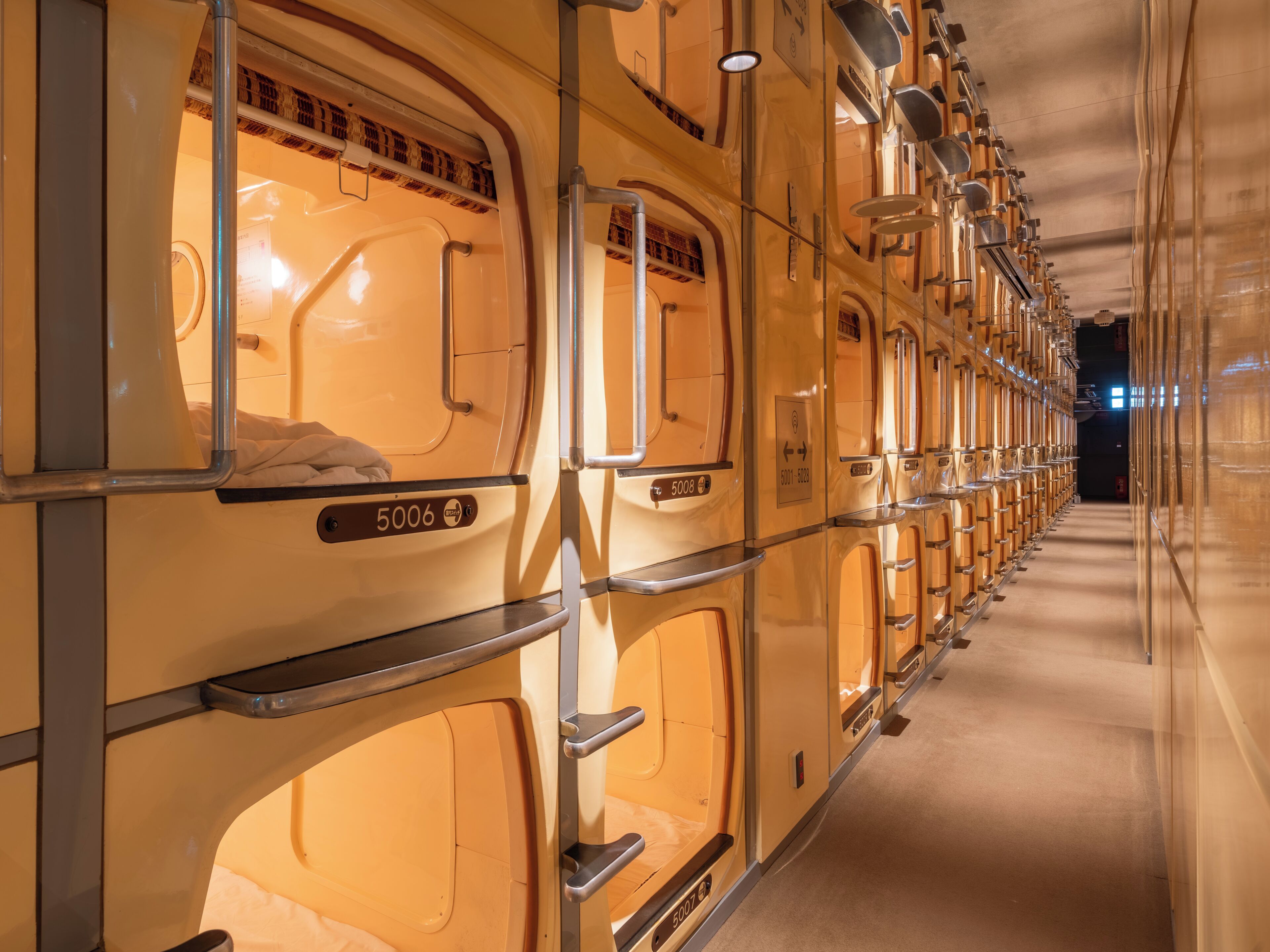 Standard Capsule Room, Men Only (With Spa Option, Tattoo may not be permitted. Pay at the hotel.) | Wifi gratis y ropa de cama 