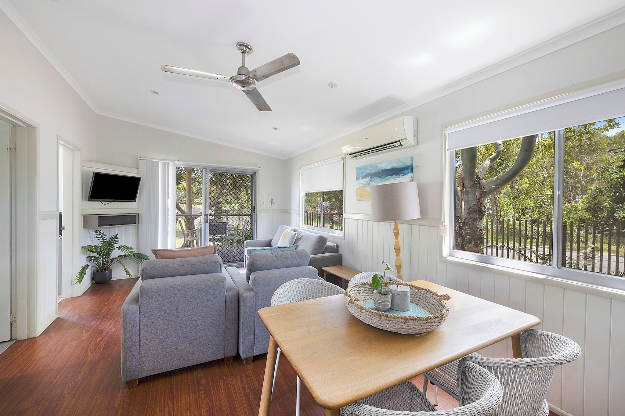 Deluxe Cabin - Sleeps 6 - Dog Friendly | Living area