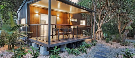 Stuga Deluxe | StrykjÀrn/strykbrÀda, gratis wi-fi och sÀngklÀder