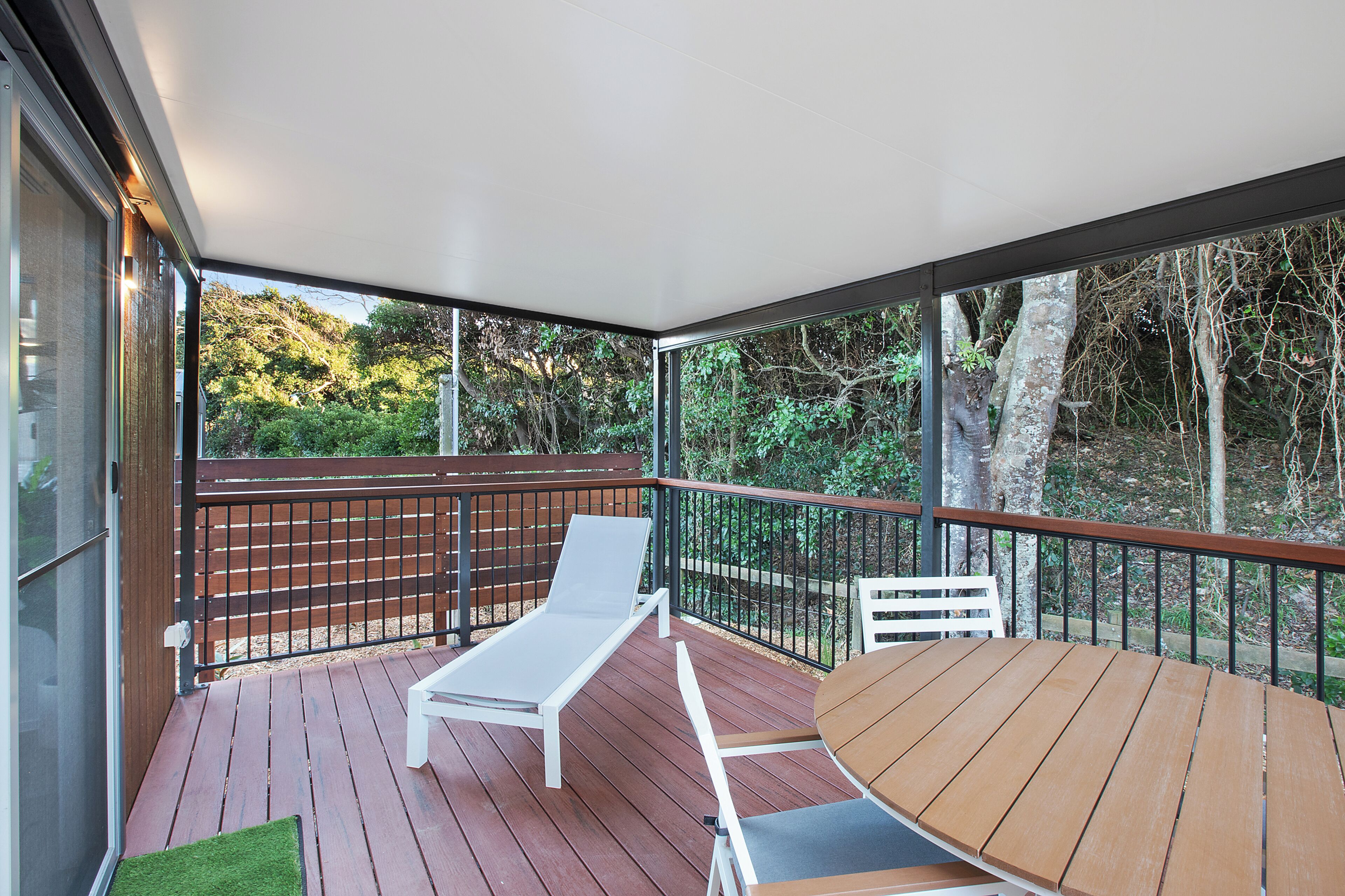 Tiny Home - Sleeps 2 - Dog Friendly | Balcony