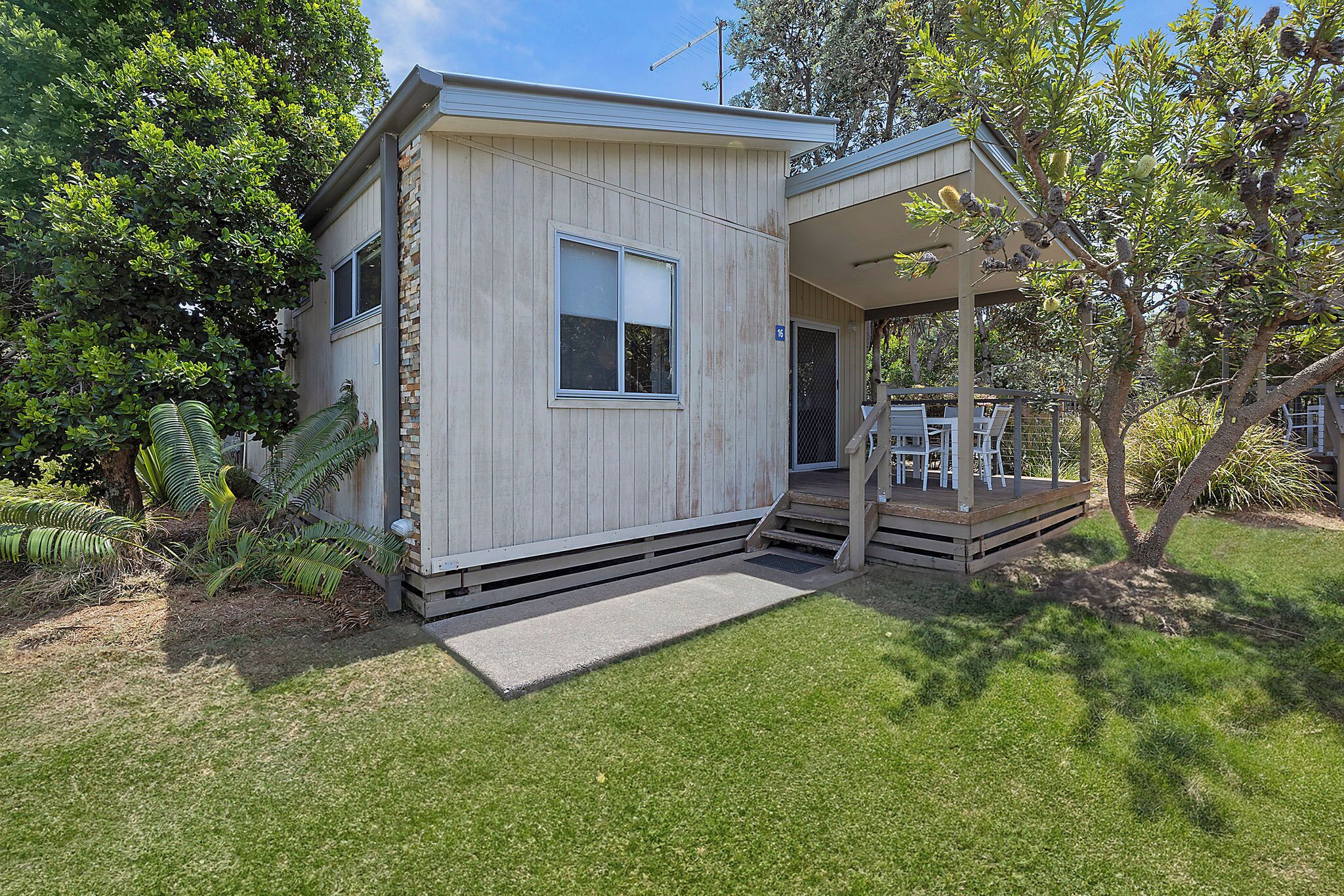 Deluxe Cabin - Sleeps 4 - Dog Friendly | Iron/ironing board, free WiFi, bed sheets