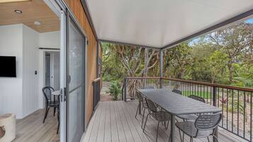 Tiny Home - Sleeps 4 - Dog Friendly | Terrace/patio