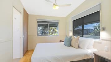 Deluxe Cabin - Sleeps 4 (with Bunks)