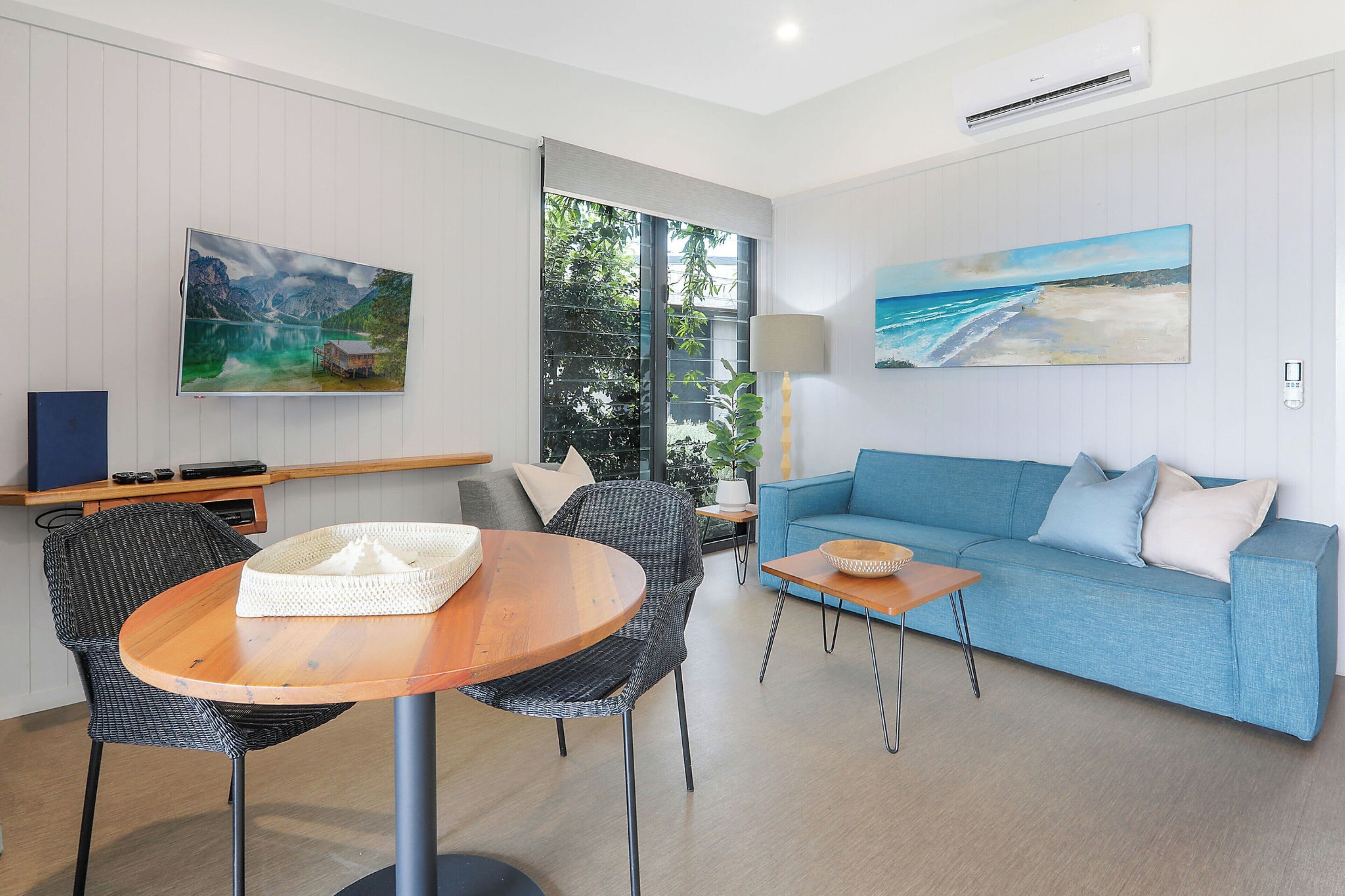 Premium Cabin - Sleeps 5 | In-room dining