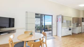 Deluxe Cabin - Sleeps 5 - Accessible | In-room dining