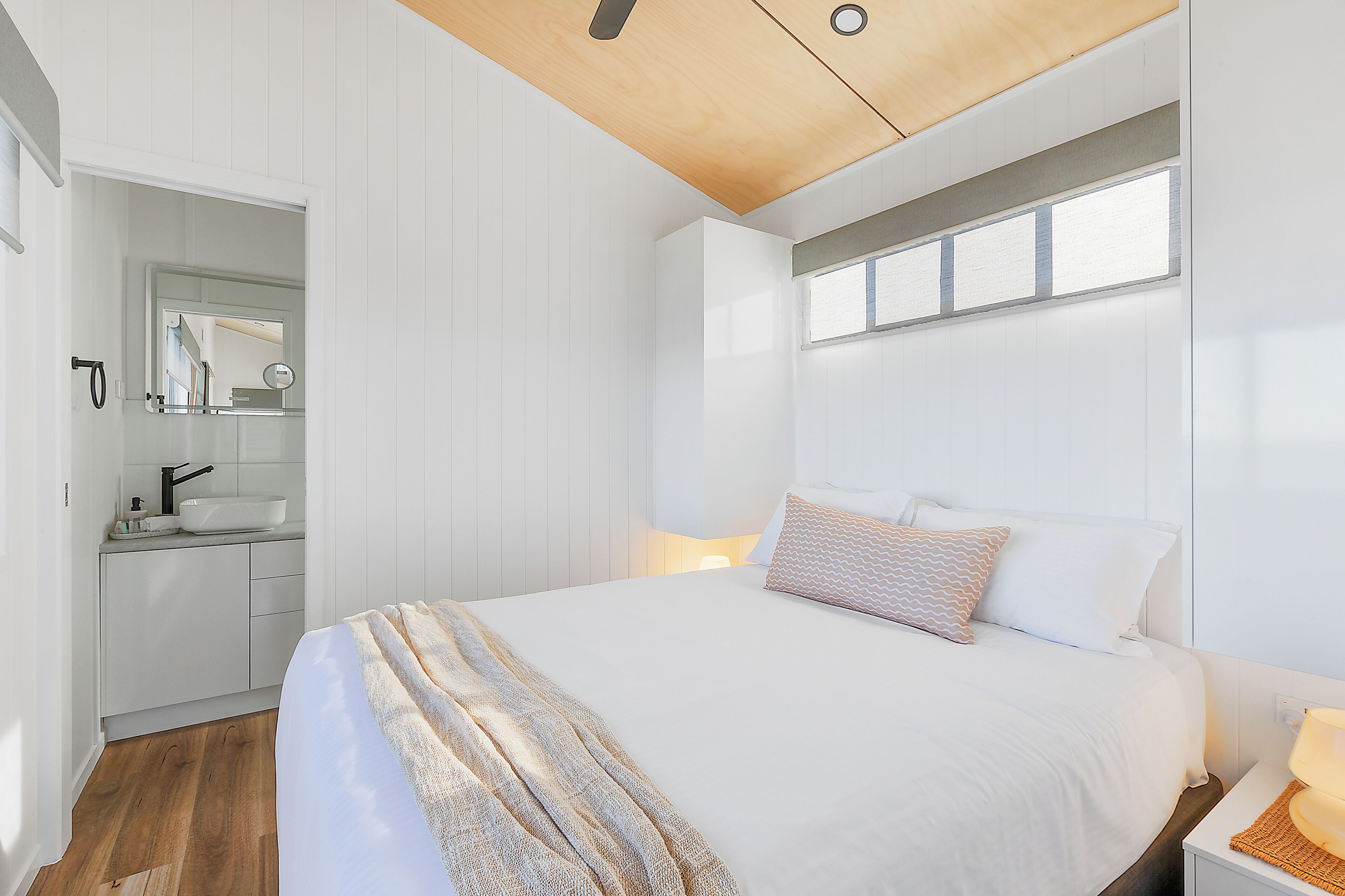 Premium Tiny Home - Sleeps 2 - Dog Friendly | Iron/ironing board, free WiFi, bed sheets