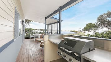 Deluxe Cabin - Sleeps 5 - Accessible | Terraço/pátio