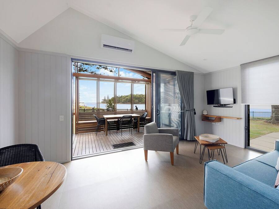 Premium Villa - Sleeps 4 - Accessible | Living area