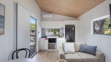 Premium Tiny Home - Sleeps 4 - Riverview | Private kitchen | Fridge, microwave, toaster, cookware/dishes/utensils