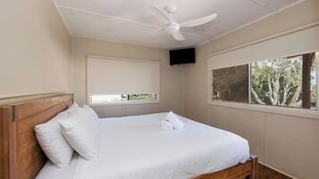 Deluxe Cabin - Sleeps 4 - Dog Friendly