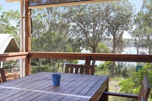 Deluxe Cabin (- Sleeps 4 - Dog Friendly) | Pemandangan balkoni