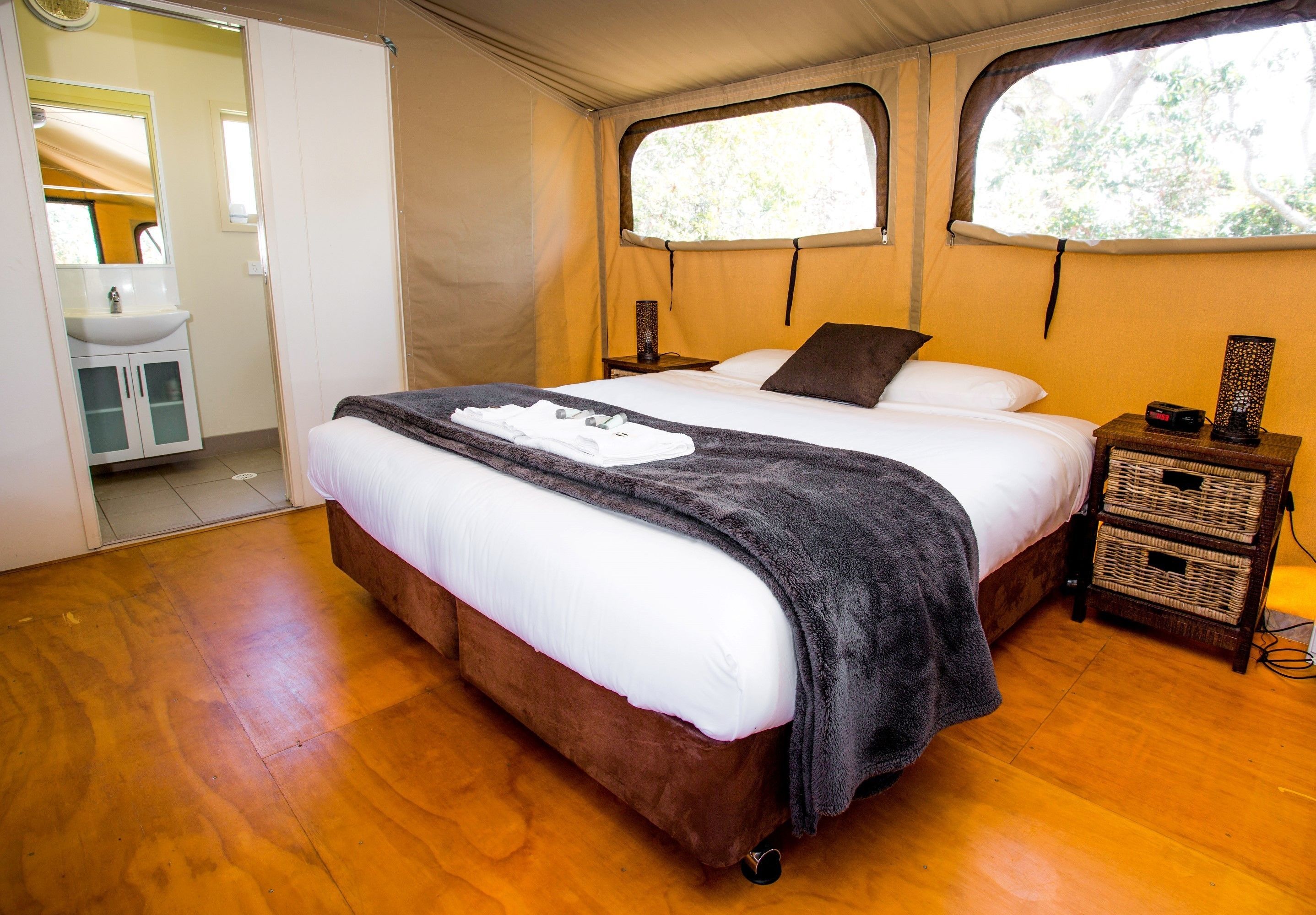 Deluxe Beach Tent - Sleeps 4