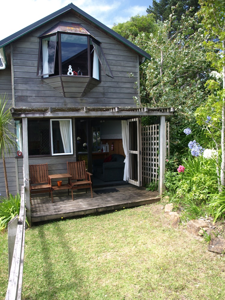 Grafton Cottage & Chalets by null