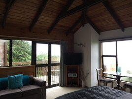 Chalet (Camellia) | Minibar, individually decorated, individually furnished, free WiFi