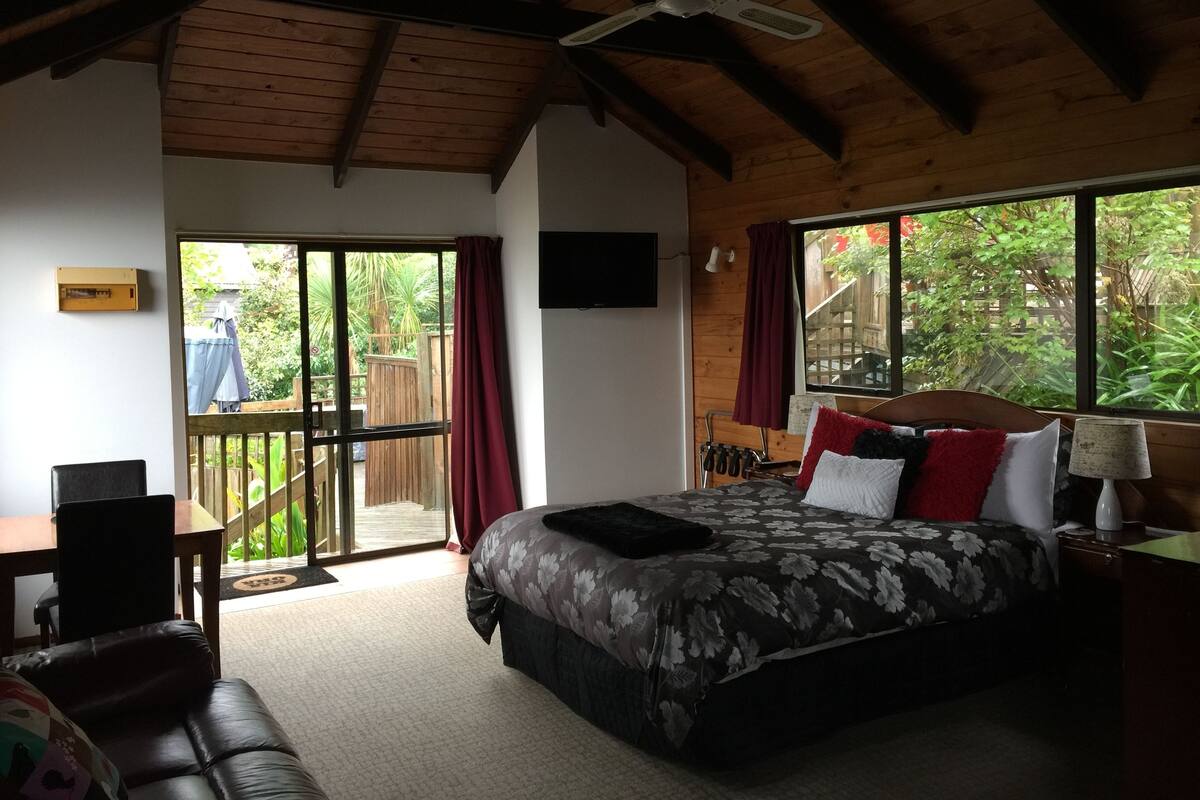 Chalet (Rose) | Minibar, wifi gratis, decoración personalizada y muebles diferentes