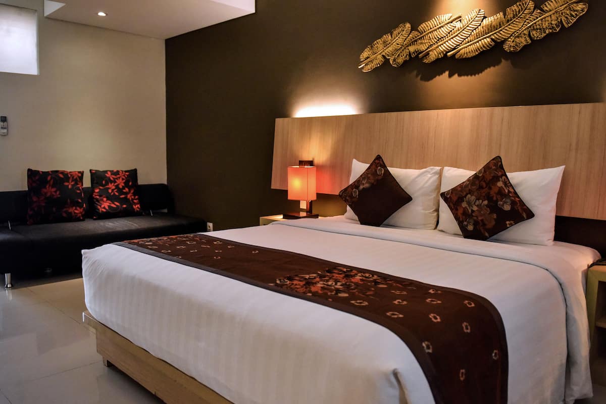 Family Room, 1 King Bed, Non Smoking, City View | 1 bedroom, premium bedding, pillow-top beds, in-room safe