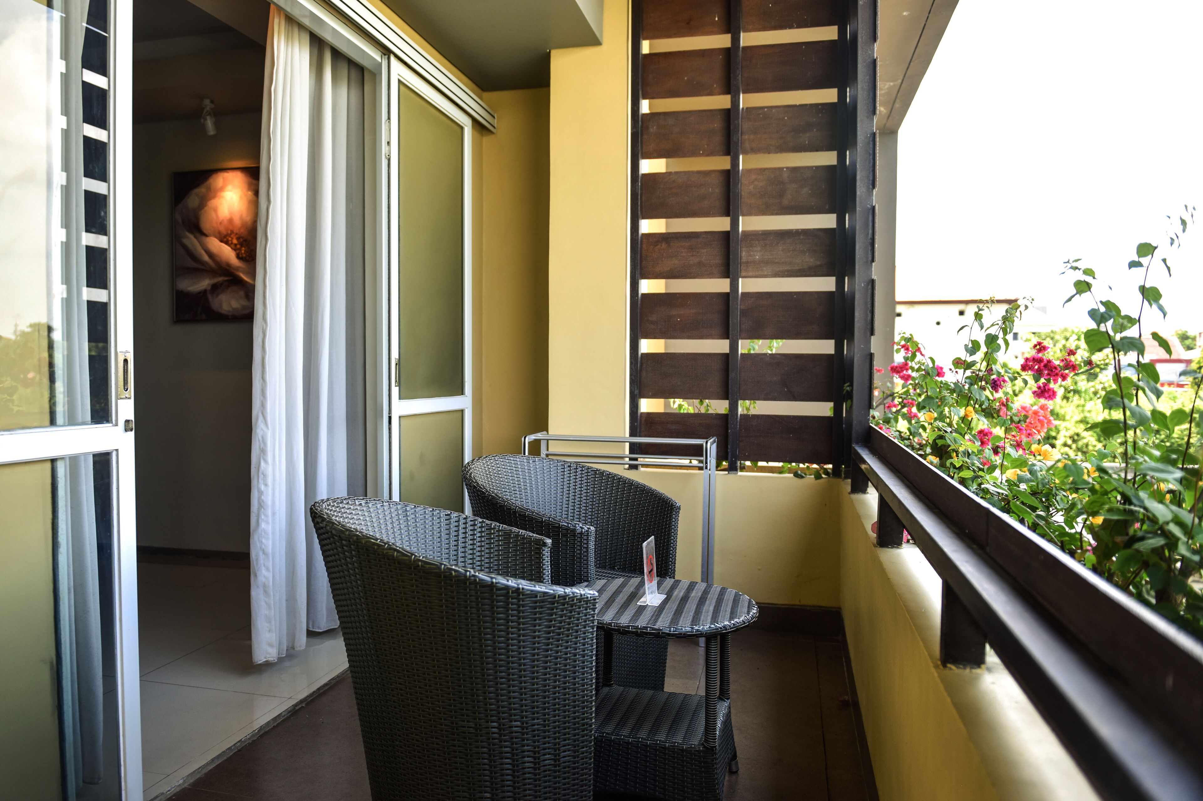 studio deluxe room, non smoking | 1 bedroom, premium bedding, pillow-top beds, in-room safe