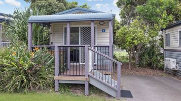 Standard Cabin - Sleeps 2 - Dog Friendly | Terrace/patio