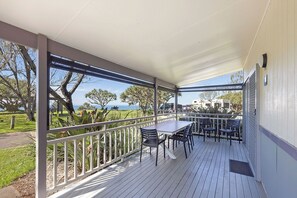 Cabaña superior, vistas al mar (Sleeps 5) | Vistas al agua