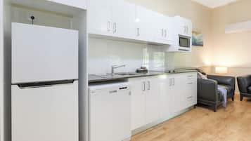 Full-sized fridge, microwave, stovetop, coffee/tea maker