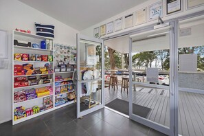 Food and drink - Reflections Moonee Beach - Holiday Park (Moonee Beach)