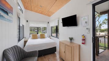 2 bedrooms, blackout curtains, iron/ironing board, free WiFi