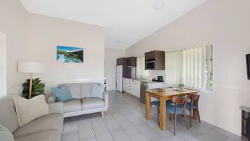 Premium Cabin - Sleeps 4 - Dog Friendly | Living area