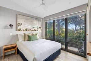 Premium Cabin - Sleeps 5