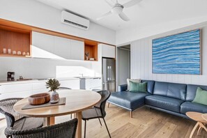 Hytte – premium (Sleeps 5) | Eget kjøkken | Kjøleskap, mikrobølgeovn, kokeplater og vannkoker