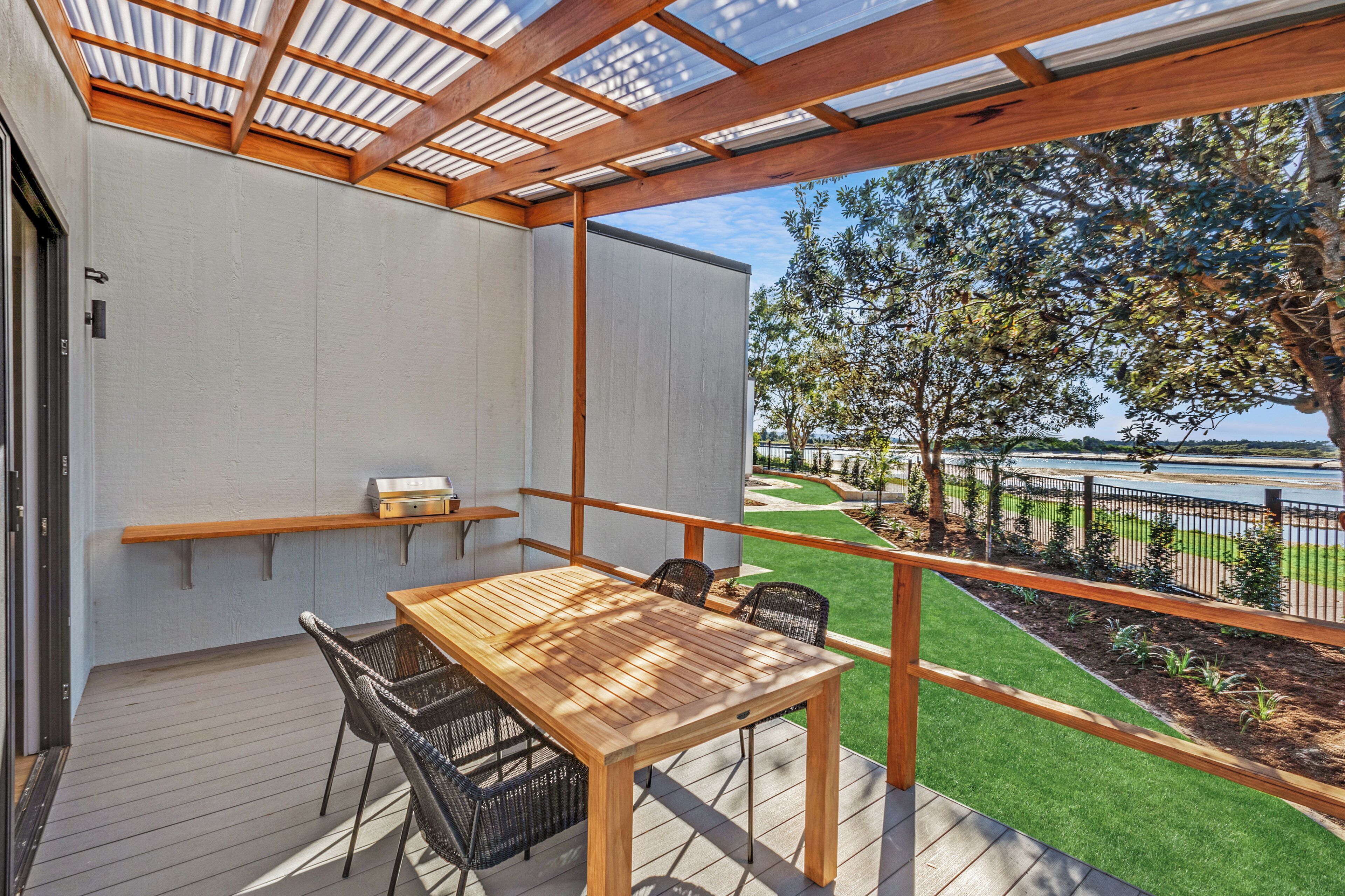 Premium Cabin - Sleeps 4 - Easy Access | Terrace/patio