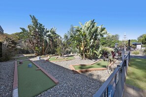 Mini-golf