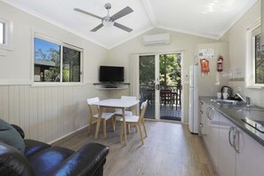 Standard Cabin - Sleeps 4 | Private kitchen | Fridge, microwave, stovetop, electric kettle - Reflections Mylestom - Holiday Park (Mylestom)