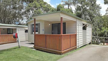 Economy Cabin - Sleeps 4 - Dog Friendly | Terrace/patio