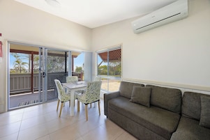 Cabana luxo (- Sleeps 5 - Dog Friendly) | Área de estar | TV LCD, filmes pagos