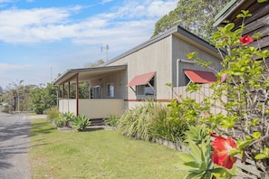 Deluxe Cabin - Sleeps 5 - Dog Friendly | 1 bedroom, blackout drapes, iron/ironing board, bed sheets - Reflections Nambucca Heads - Holiday Park (Nambucca Heads)