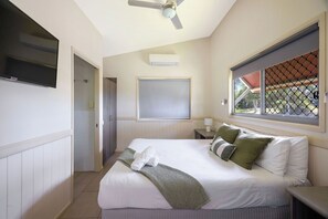 Cabaña Deluxe (- Sleeps 5 - Dog Friendly) | 1 dormitorio, cortinas opacas, tabla de planchar con plancha