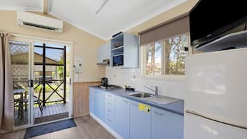 標準小屋 (- Sleeps 5) | 私人廚房 | 雪櫃、微波爐、爐具、咖啡機/沖茶器
