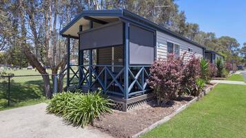 Standard Cabin - Sleeps 5 | Terrace/patio