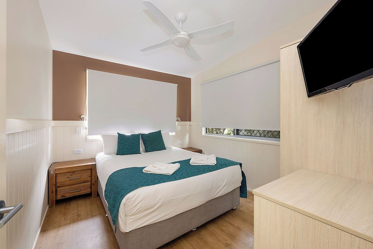 Superior Cabin (- Sleeps 7) | Meja, langsir/tirai gelap terus, Wi-fi percuma, cadar katil