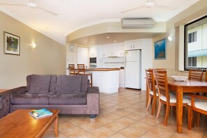 LCD TV, DVD player, iPod dock, MP3 dock - The Mediterranean Beachfront Apartments (Yorkeys Knob)