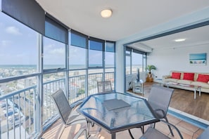 2 Bedroom 1 Bath Ocean View Apartment 80 | Ausblick vom Zimmer