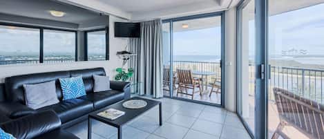 3 Bedroom Apartment Ocean and Mountain View | Living area