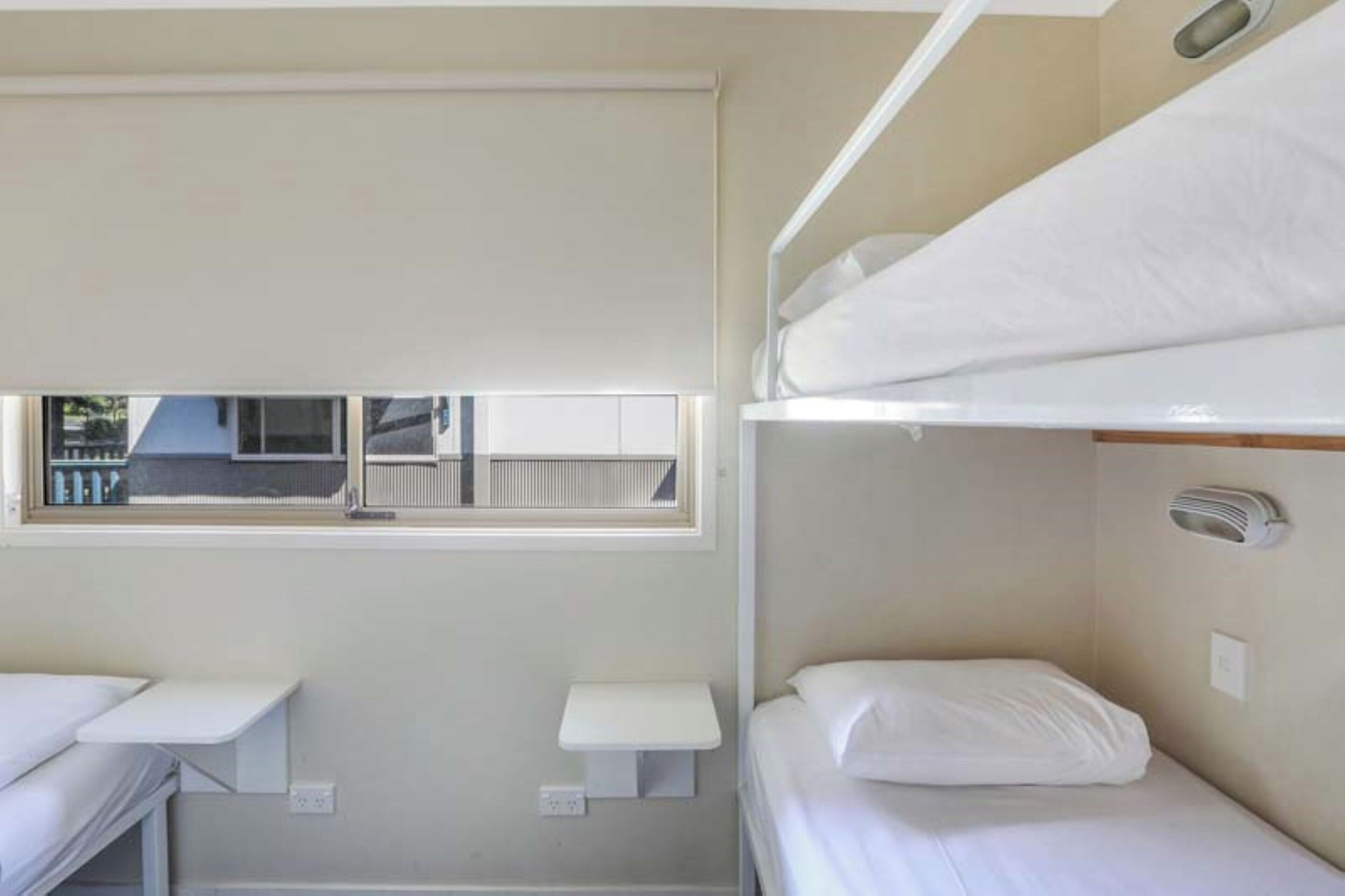 Deluxe Cabin - Sleeps 5 | Iron/ironing board, WiFi (free), bed sheets