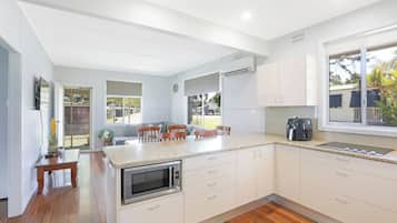Superior Cottage - Sleeps 5 - Dog friendly | Cocina privada | Frigorífico grande, microondas, placa de cocina y utensilios de cocina