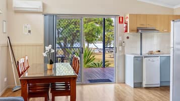 Superior Villa - Sleeps 4 - Dog Friendly | Servicio de comidas en la habitación