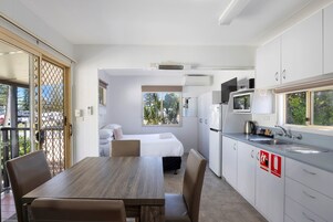 Economy Cabin - Sleeps 4 | In-room dining