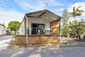 Cabana prèmium | 2 dormitoris, planxa i posts de planxar, wifi gratuïta i roba de llit